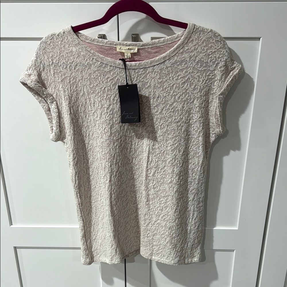 Jane and Delancey Cream and Light Pink Ruched Cap Sleeve Tee
